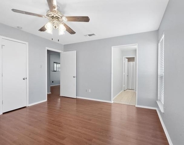 504 Hilldale Street - Photo Thumbnail 10