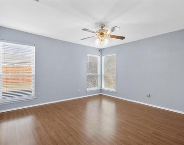 504 Hilldale Street - Photo Thumbnail 9