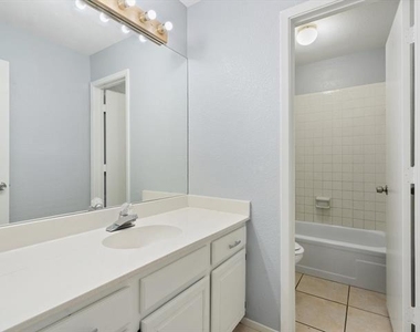 504 Hilldale Street - Photo Thumbnail 8
