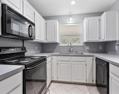 504 Hilldale Street - Photo Thumbnail 4