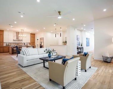 5836 Kenwood Avenue - Photo Thumbnail 4