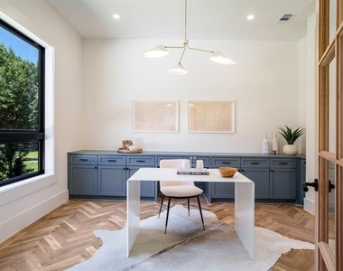 5836 Kenwood Avenue - Photo Thumbnail 11