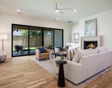 5836 Kenwood Avenue - Photo Thumbnail 3