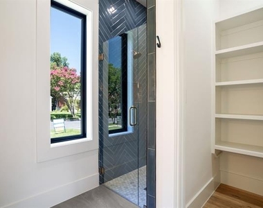 5836 Kenwood Avenue - Photo Thumbnail 16