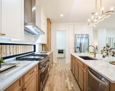 5836 Kenwood Avenue - Photo Thumbnail 21