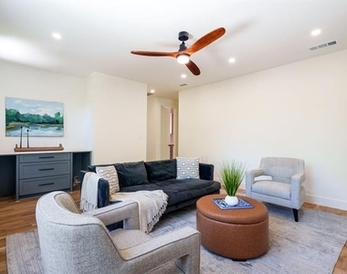 5836 Kenwood Avenue - Photo Thumbnail 10