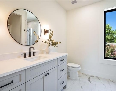 5836 Kenwood Avenue - Photo Thumbnail 28