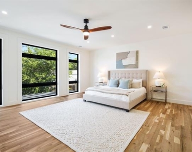 5836 Kenwood Avenue - Photo Thumbnail 24