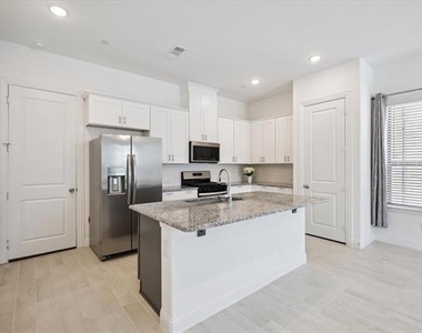4261 Shavano Drive - Photo Thumbnail 9