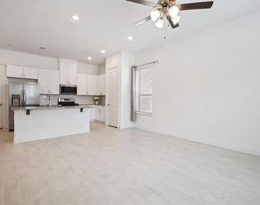 4261 Shavano Drive - Photo Thumbnail 3