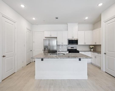 4261 Shavano Drive - Photo Thumbnail 8