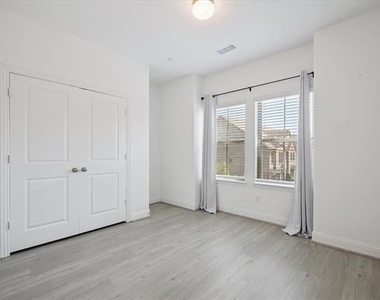 4261 Shavano Drive - Photo Thumbnail 22