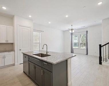 4261 Shavano Drive - Photo Thumbnail 11