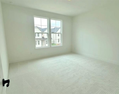 7324 Confetti Lane - Photo Thumbnail 23