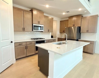 7324 Confetti Lane - Photo Thumbnail 6