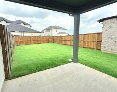 7324 Confetti Lane - Photo Thumbnail 11