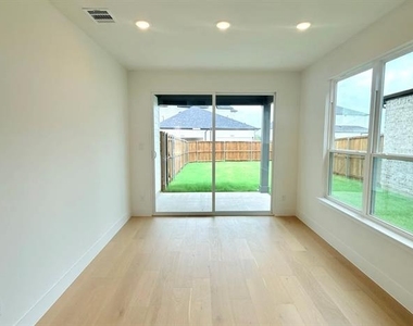 7324 Confetti Lane - Photo Thumbnail 10