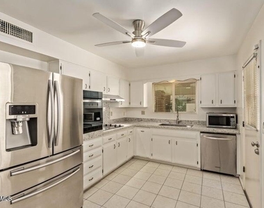 10034 W Concord Avenue - Photo Thumbnail 12