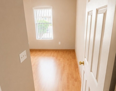 8566 E Desert Lane - Photo Thumbnail 8