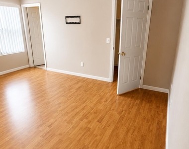 8566 E Desert Lane - Photo Thumbnail 4