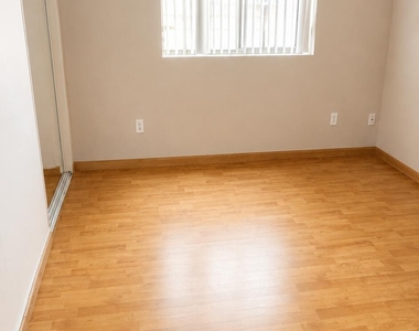 8566 E Desert Lane - Photo Thumbnail 7