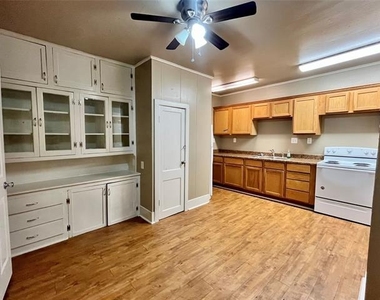 1002 Gregg Street - Photo Thumbnail 3