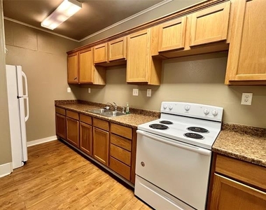 1002 Gregg Street - Photo Thumbnail 4