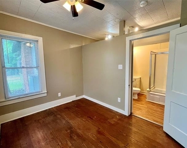 1002 Gregg Street - Photo Thumbnail 9