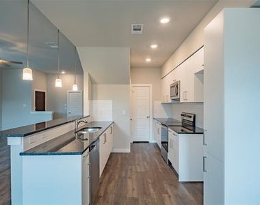 640 Wheatfield Drive - Photo Thumbnail 11