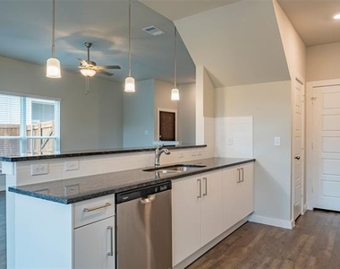 640 Wheatfield Drive - Photo Thumbnail 12