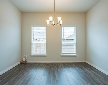 640 Wheatfield Drive - Photo Thumbnail 9