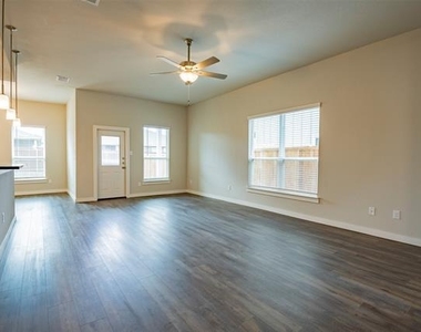 640 Wheatfield Drive - Photo Thumbnail 5