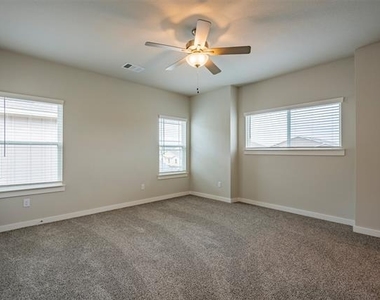 640 Wheatfield Drive - Photo Thumbnail 15