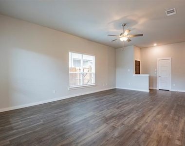 640 Wheatfield Drive - Photo Thumbnail 8