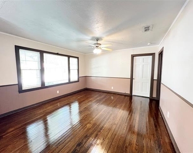 811 Coit Street - Photo Thumbnail 2
