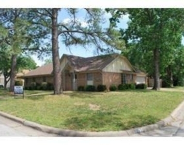 7250 Vanessa Drive - Photo Thumbnail 1