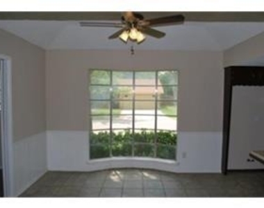7250 Vanessa Drive - Photo Thumbnail 2