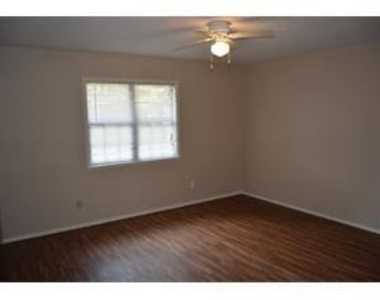 7250 Vanessa Drive - Photo Thumbnail 5