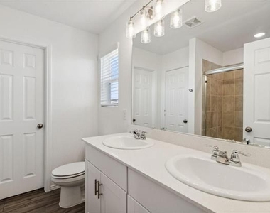 2103 Sugar Maple Lane - Photo Thumbnail 6