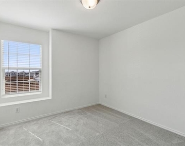 2103 Sugar Maple Lane - Photo Thumbnail 9