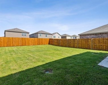 2103 Sugar Maple Lane - Photo Thumbnail 11