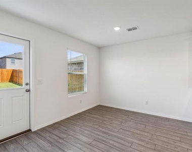 2103 Sugar Maple Lane - Photo Thumbnail 4