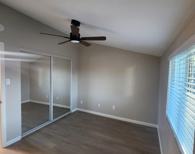 7550 N 12th Street - Photo Thumbnail 9