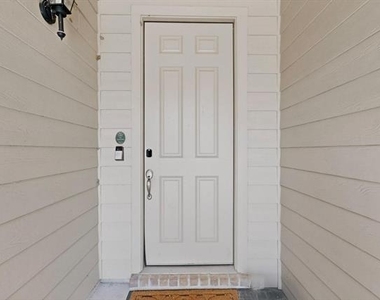 6212 Topsail Drive - Photo Thumbnail 11