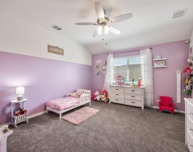 3911 Holly Springs Lane - Photo Thumbnail 10