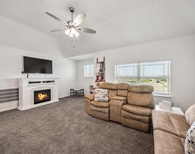 3911 Holly Springs Lane - Photo Thumbnail 25