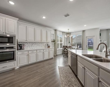 3911 Holly Springs Lane - Photo Thumbnail 19