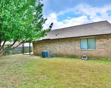 4133 Silverberry Avenue - Photo Thumbnail 5