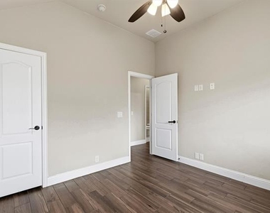 314 Brooklyn Lane - Photo Thumbnail 12