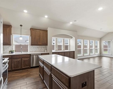314 Brooklyn Lane - Photo Thumbnail 5
